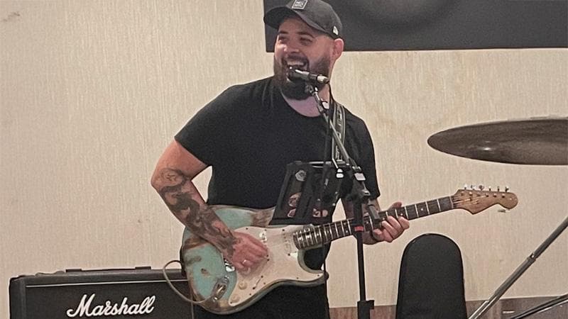 Guitarrista procurando banda