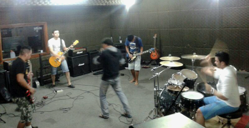 Guitarrista quer montar banda gospel