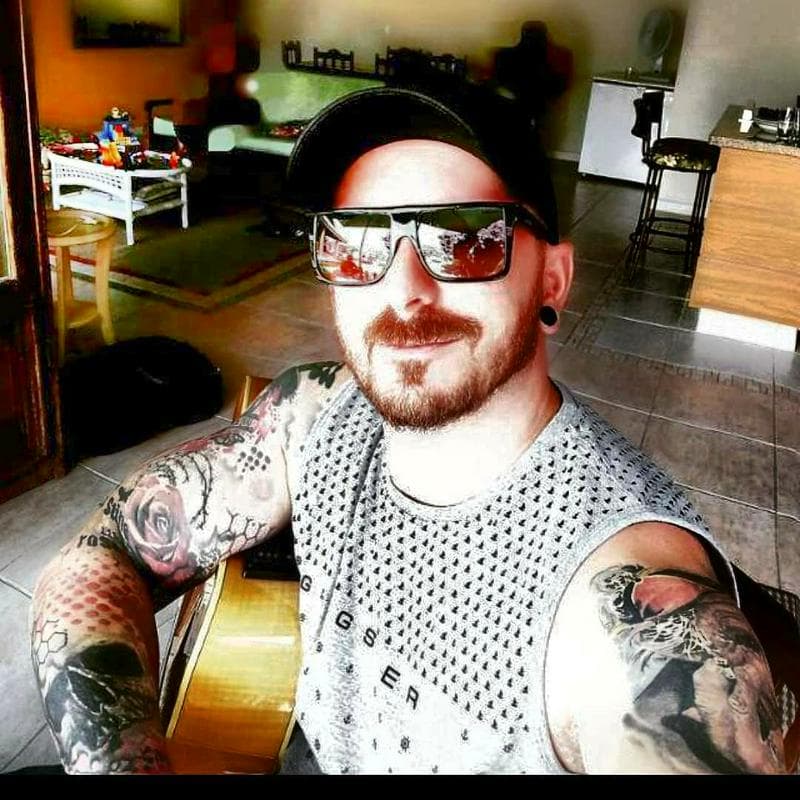 Guitarrista/baixista 