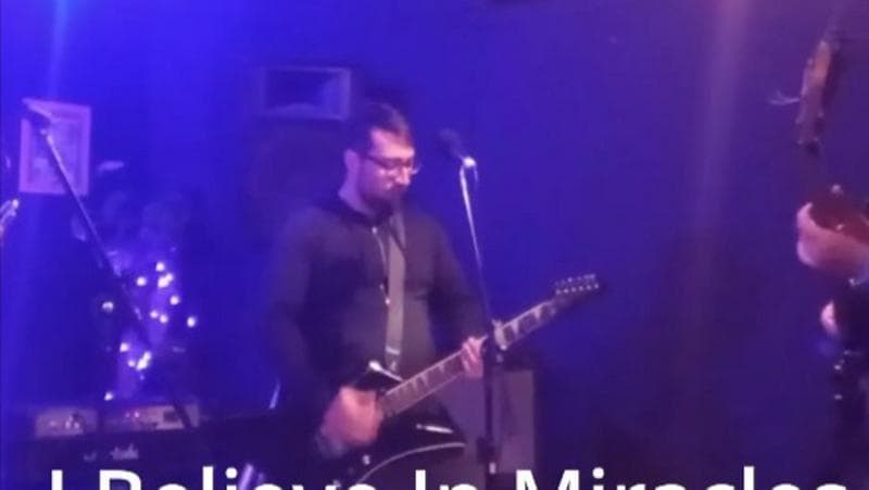 Procuro baixista para banda de  heavy metal