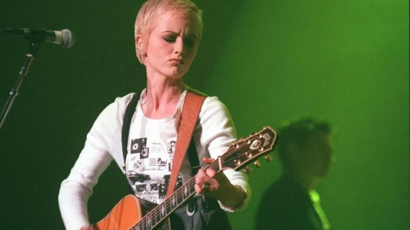 Violão e guitarra! Tenho 14 anos