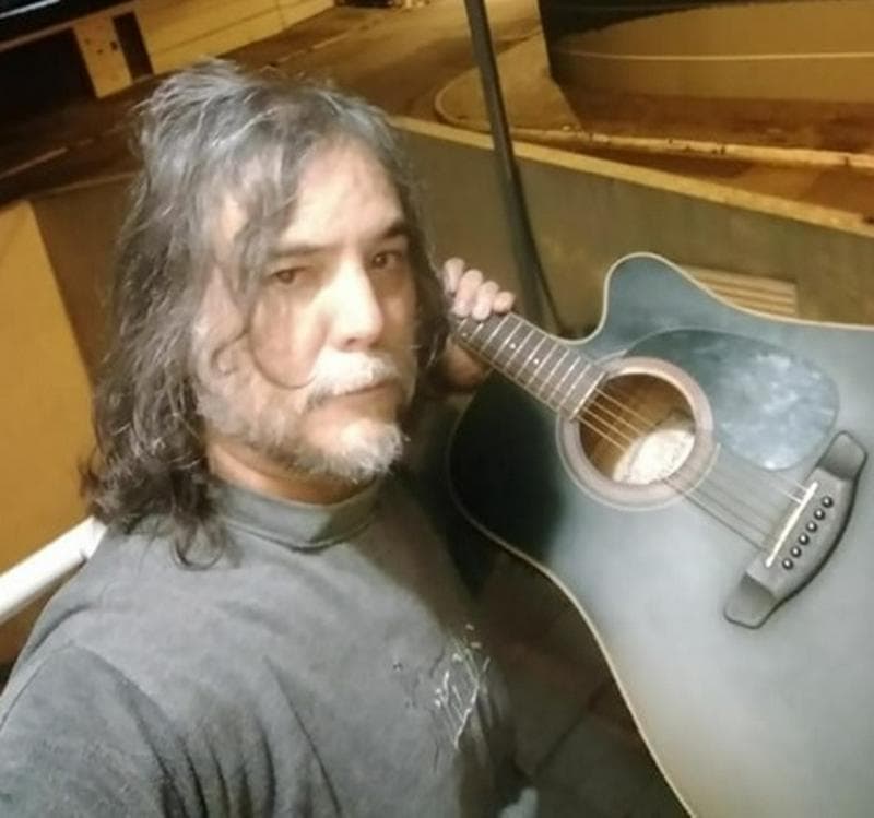 Procurando antigões do baixo e da batera sangue e raiz!!!!