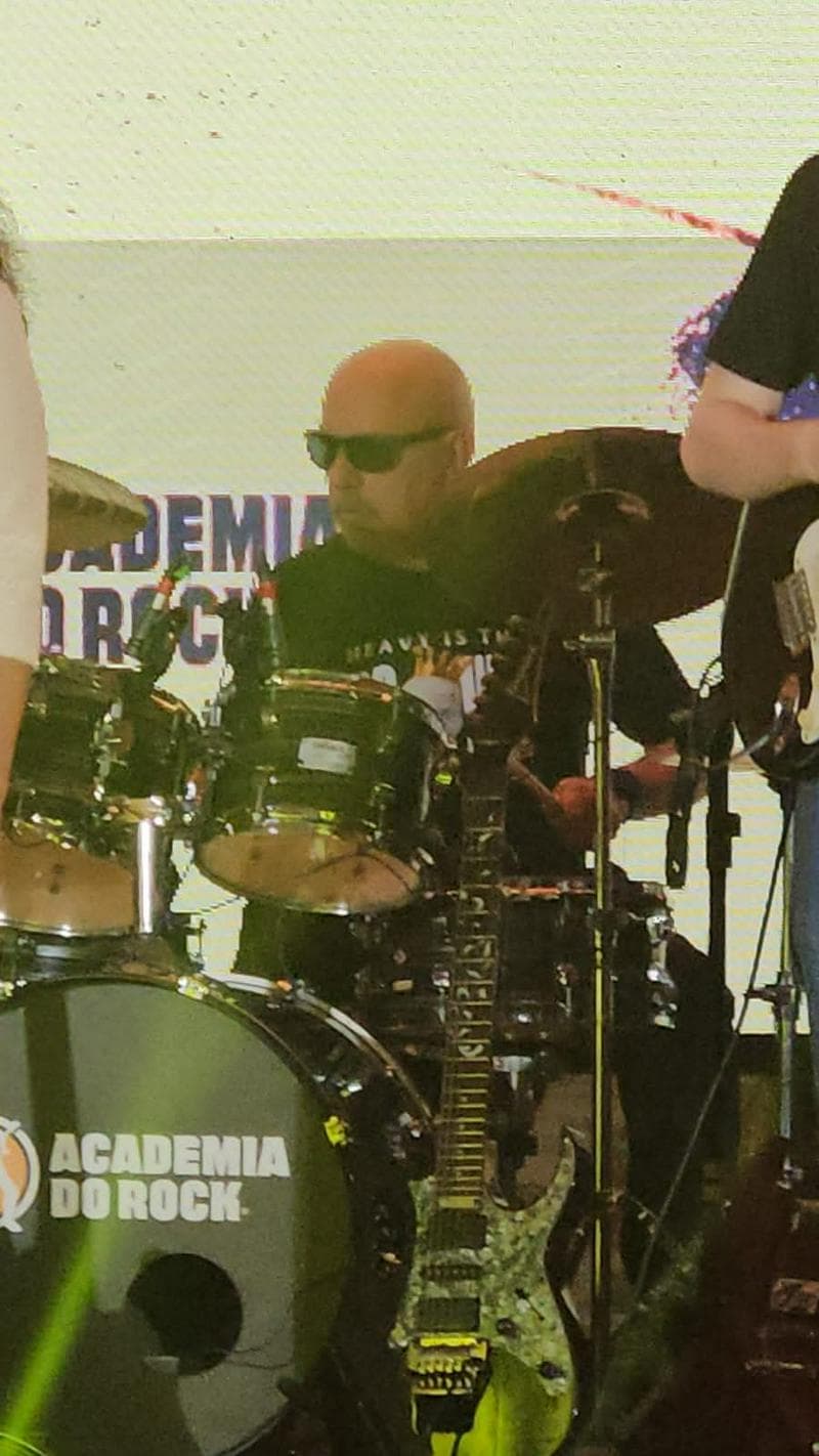 Batera procura Banda